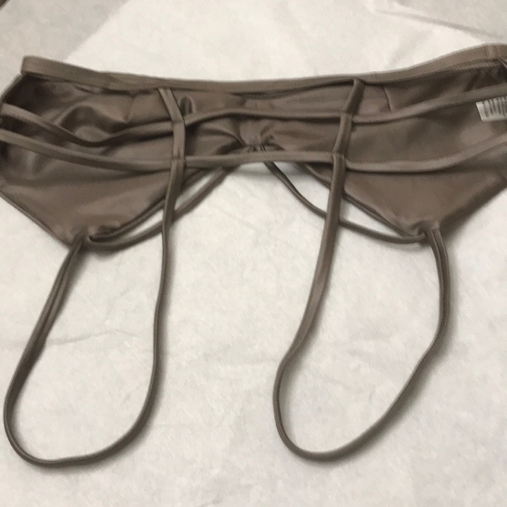Bikini - Picture 5 of 8